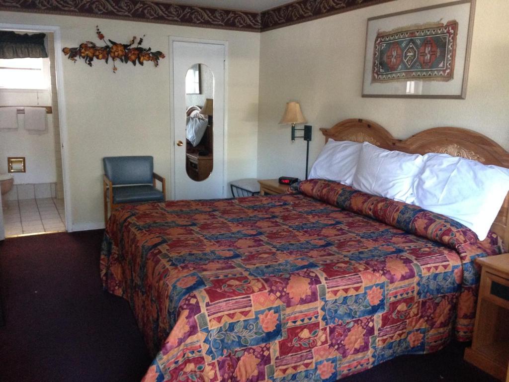 Travelers Inn And Suites South Lake Tahoe Room photo