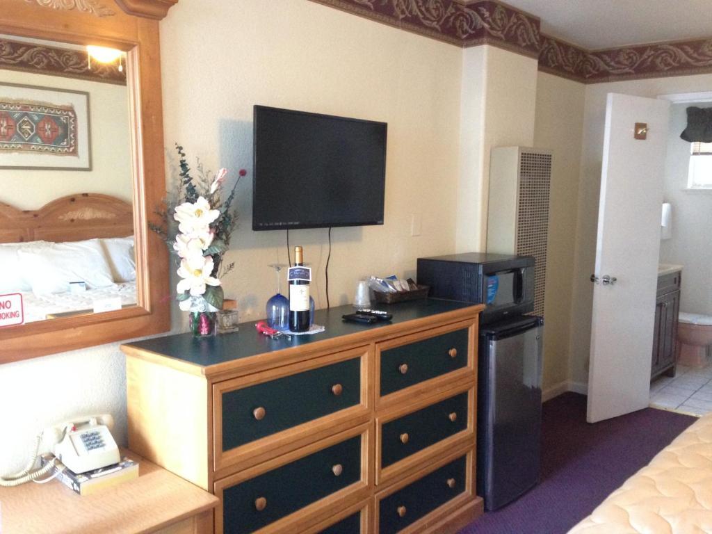 Travelers Inn And Suites South Lake Tahoe Room photo