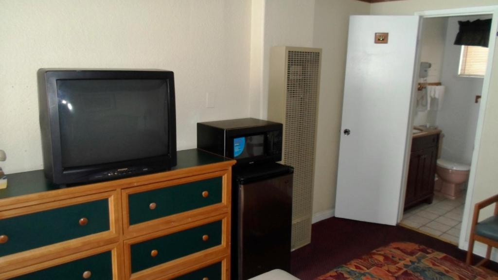 Travelers Inn And Suites South Lake Tahoe Room photo